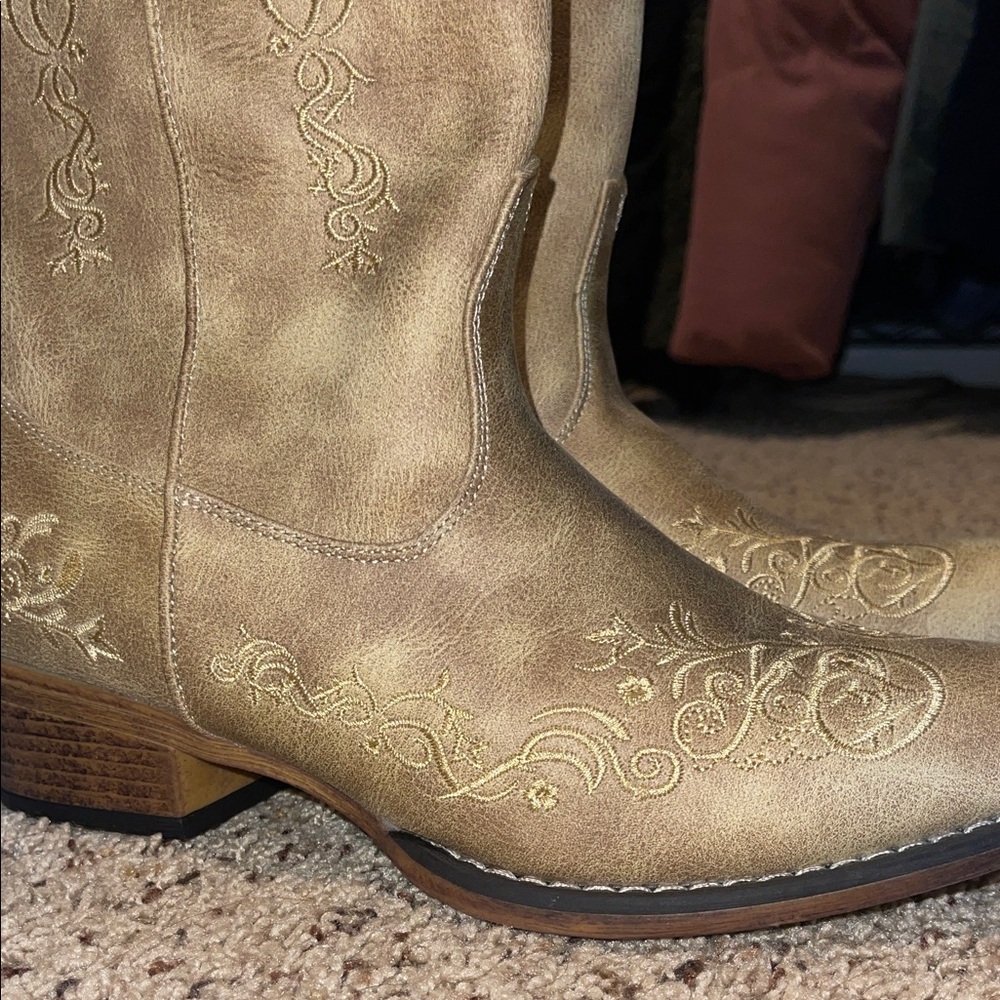 Roper Beige Western Boots with Embroidery